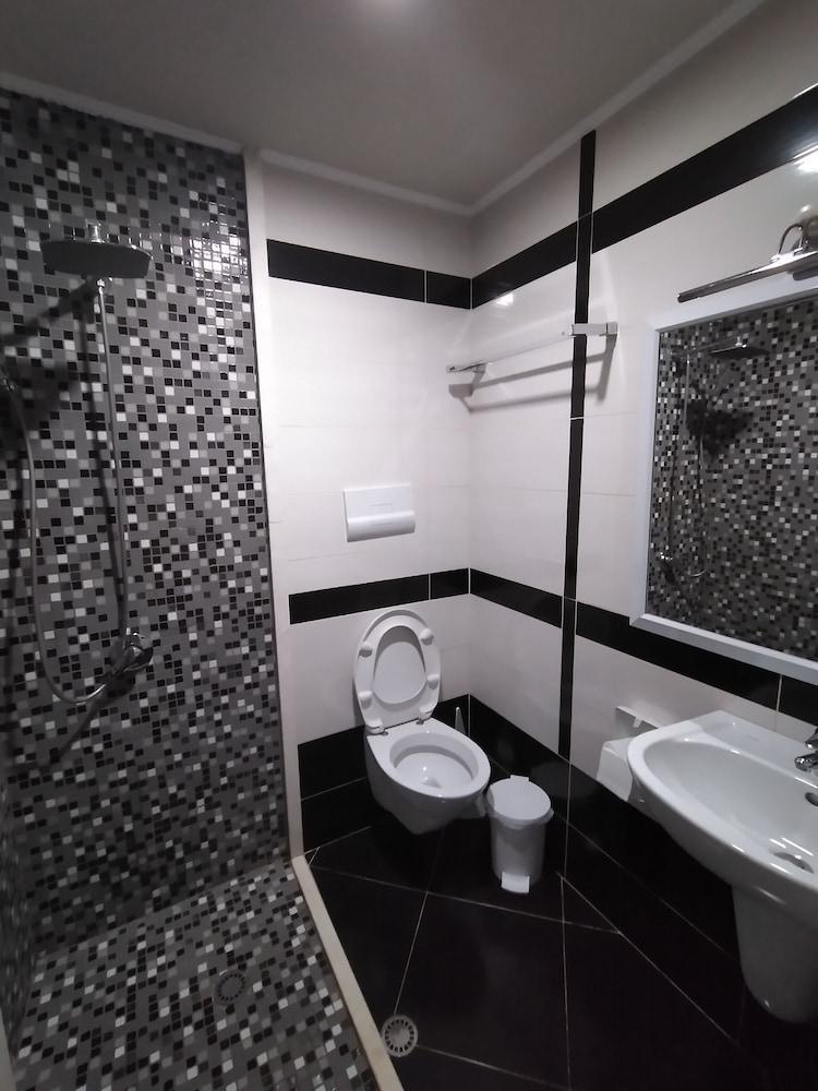 Hotel Kastria Tirana Zewnętrze zdjęcie