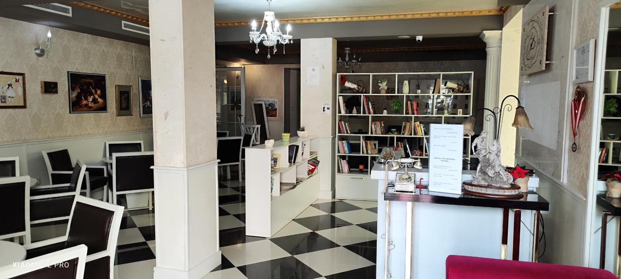 Hotel Kastria Tirana Zewnętrze zdjęcie