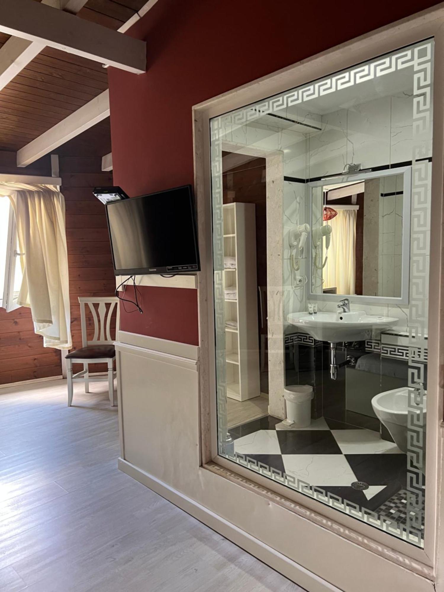 Hotel Kastria Tirana Zewnętrze zdjęcie