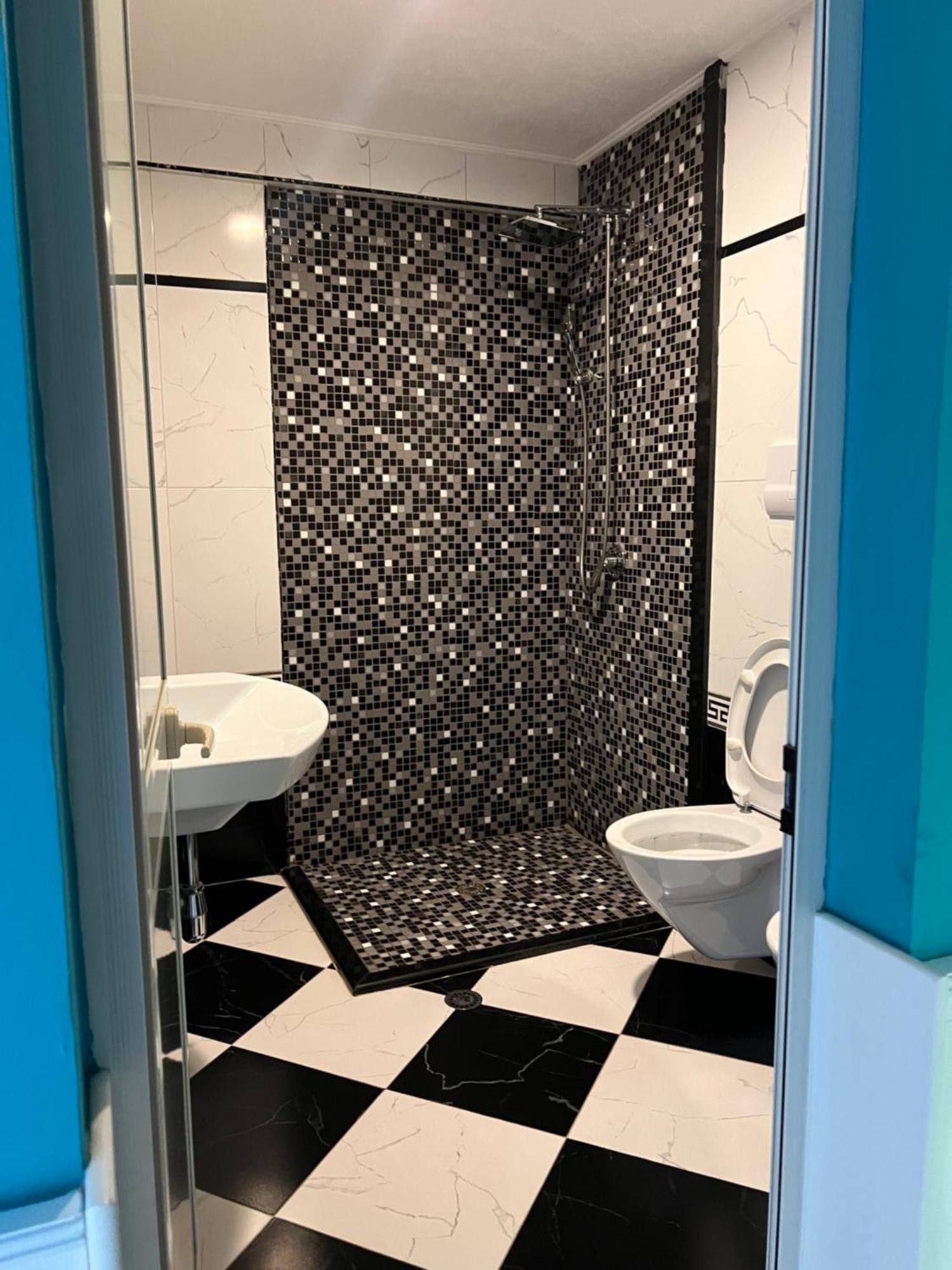 Hotel Kastria Tirana Zewnętrze zdjęcie