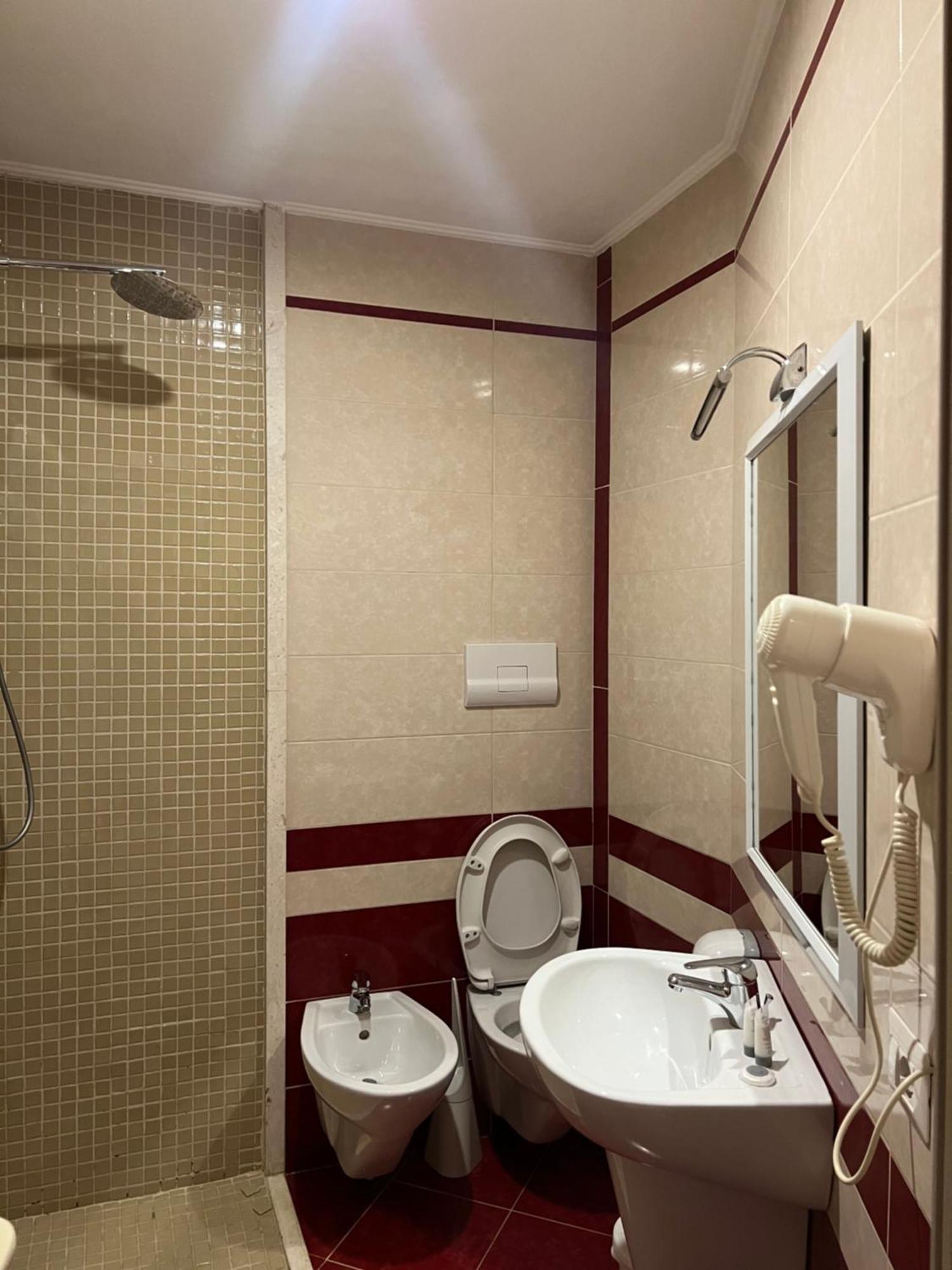 Hotel Kastria Tirana Zewnętrze zdjęcie