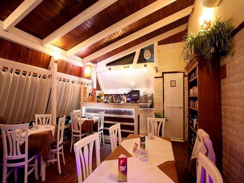 Hotel Kastria Tirana Zewnętrze zdjęcie