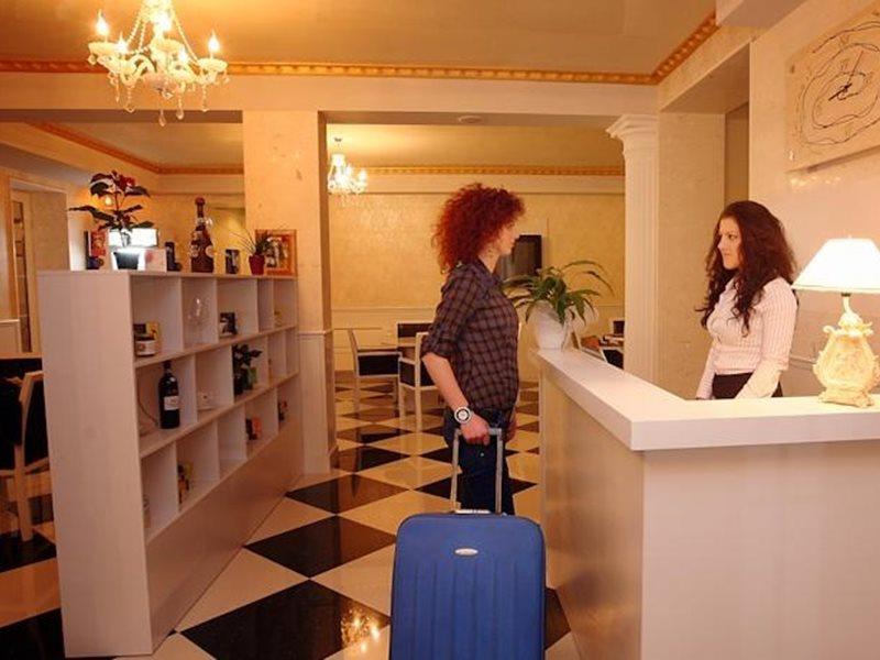 Hotel Kastria Tirana Zewnętrze zdjęcie