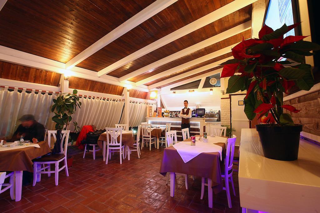 Hotel Kastria Tirana Zewnętrze zdjęcie
