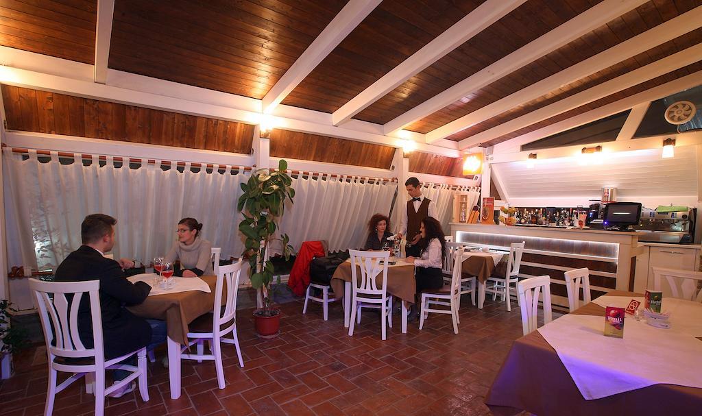 Hotel Kastria Tirana Zewnętrze zdjęcie